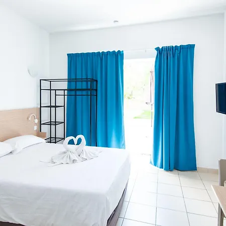 Zenitude Hôtel-résidences La Tour De Mare Hotel 4*