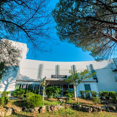 Zenitude Hôtel-résidences La Tour De Mare 4*