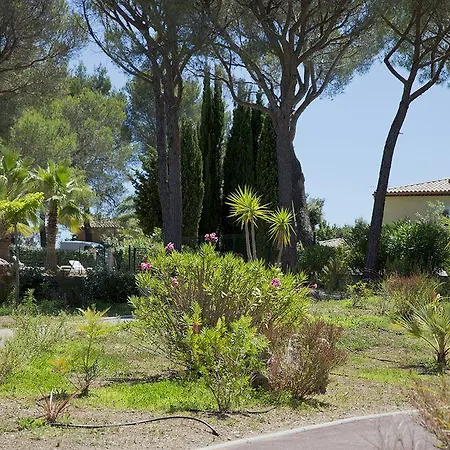 Zenitude Hôtel-résidences La Tour De Mare Hotel 4*