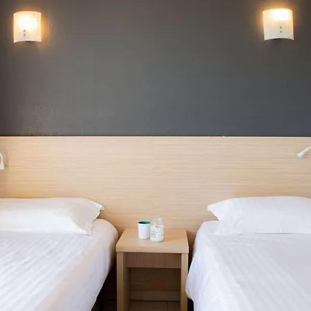 Zenitude Hôtel-résidences La Tour De Mare Hotel 4*