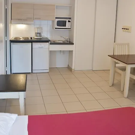 Hotel Zenitude Hôtel-résidences La Tour De Mare Fréjus