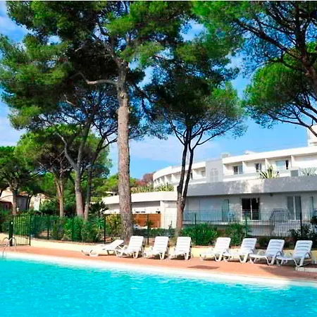 Hotel Zenitude Hôtel-résidences La Tour De Mare 4*