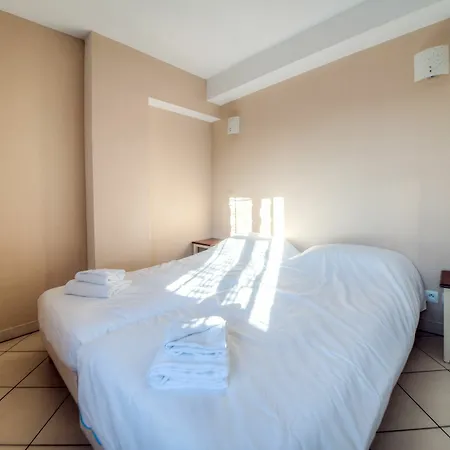 Hotel Zenitude Hôtel-résidences La Tour De Mare 4*