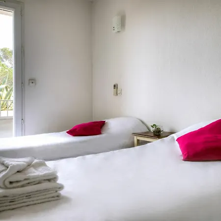 Zenitude Hôtel-résidences La Tour De Mare Hotel 4*